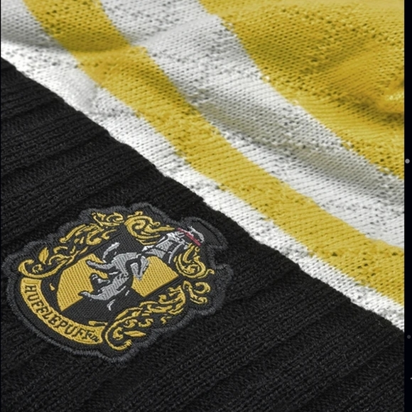 The Making Of HarryPotter Warner Bros London Hufflepuff Bobble Hat New - Picture 4 of 4